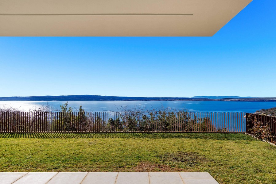 Garten mit freiem Blick auf die Adria