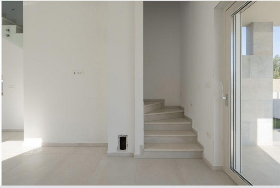 Innenansicht mit Treppe und Terrassenzugang