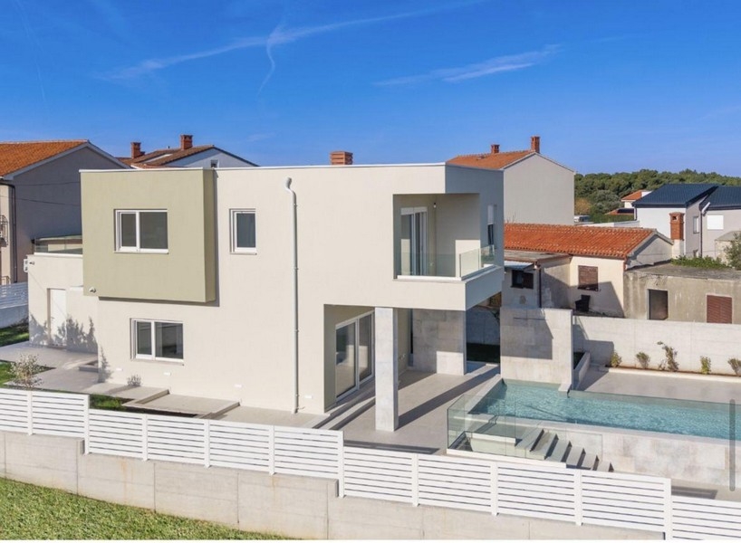 Moderne Villa mit Pool und Terrasse in Kroatien