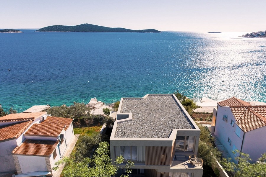 Moderne Neubau-Villa in erster Reihe zum Meer in Rogoznica