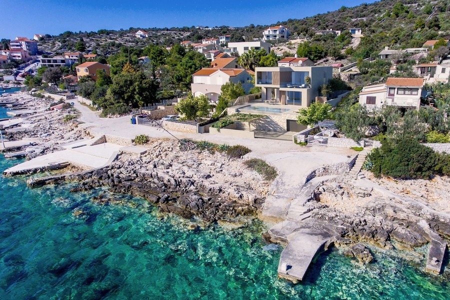 Villa in erster Reihe zum Meer mit Blick auf die Küste bei Rogoznica