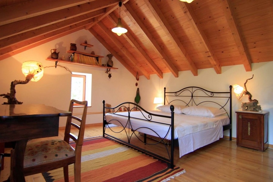 Schlafzimmer im Dachgeschoss des Hauses H3828 in Kroatien.