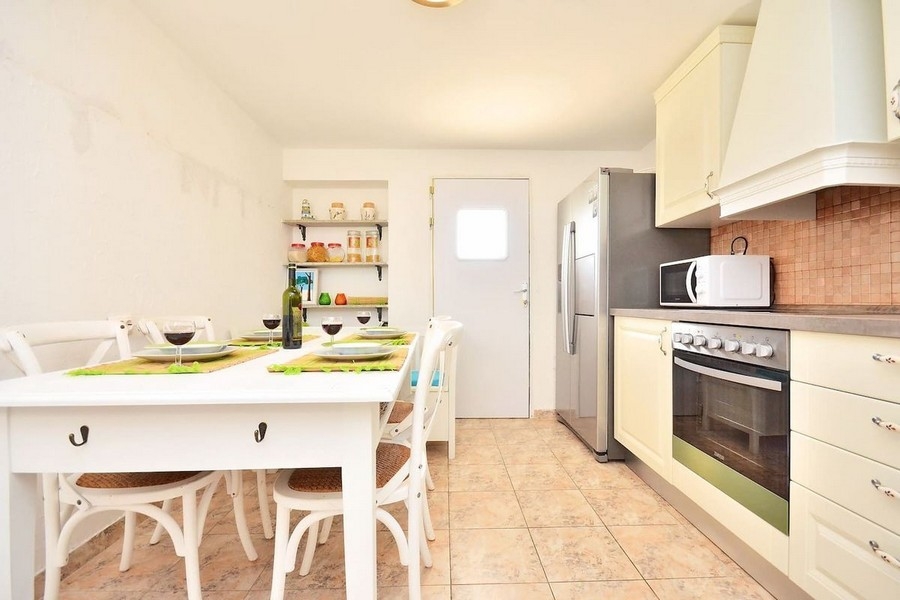 Küche mit Essbereich