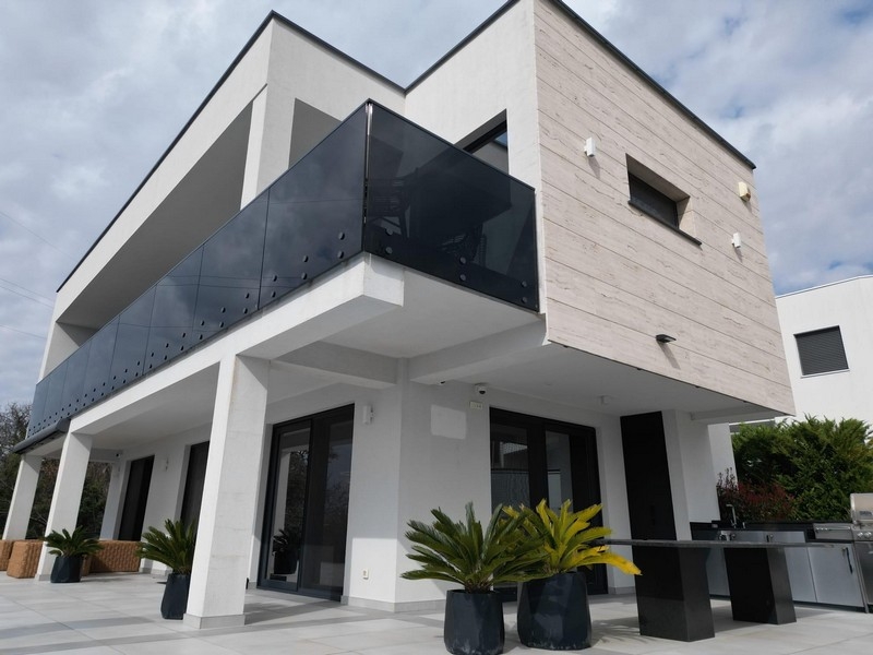 Frontansicht der Villa H3833 - zum Verkauf bei Crikvenica in Kroatien