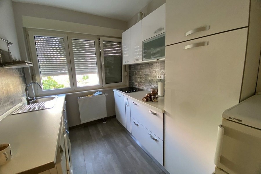 Küche mit moderner Ausstattung im Haus in Marina