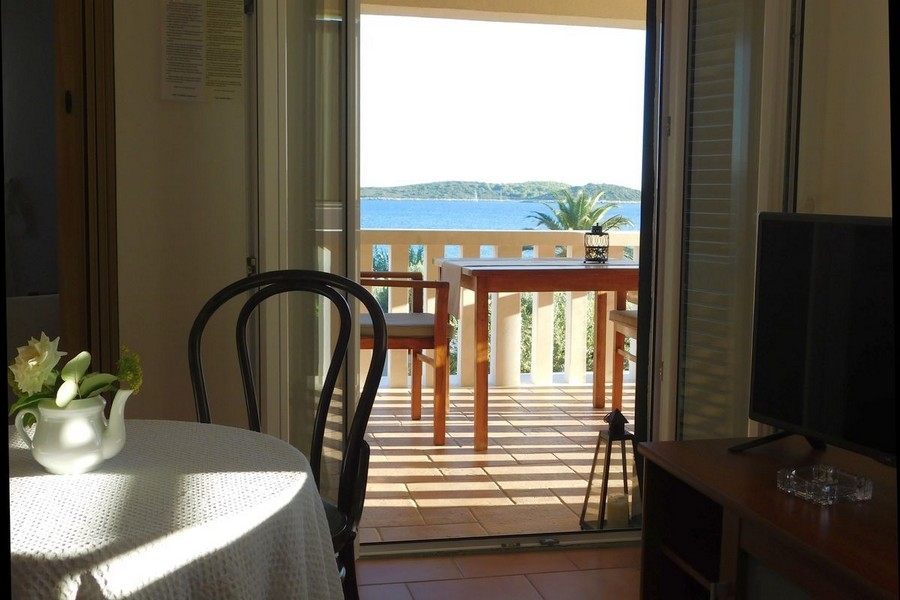 Balkon mit Meerblick und Zugang vom Wohnbereich