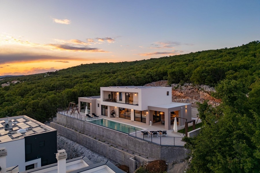 Villa mit Pool bei Rijeka in Kroatien zum Verkauf - H3867.