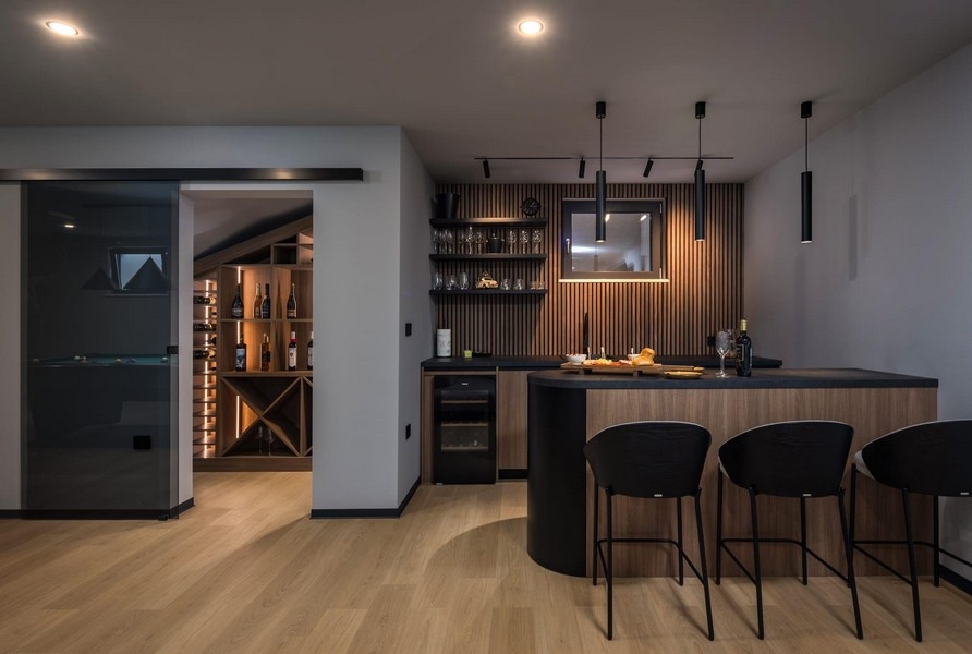 Hausbar mit Weinkühler und modernem Design