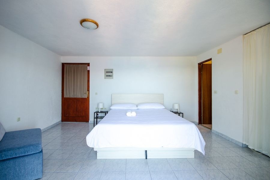 Studio-Apartment mit Wohn- und Schlafbereich