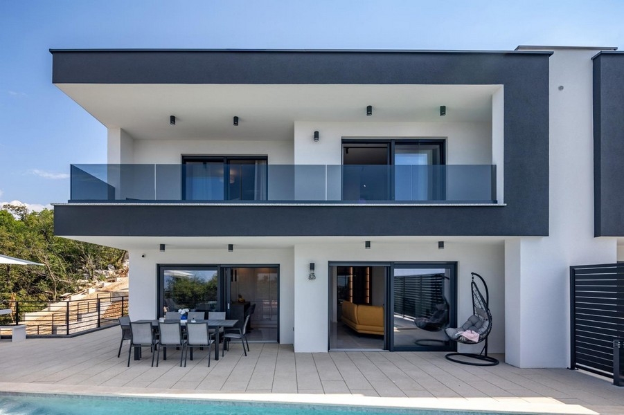 Neue Doppelhaushälfte mit Pool zum Kauf in Rijeka, Kroatien