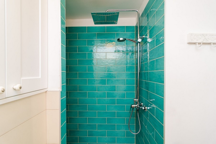 Modernes Badezimmer mit Dusche