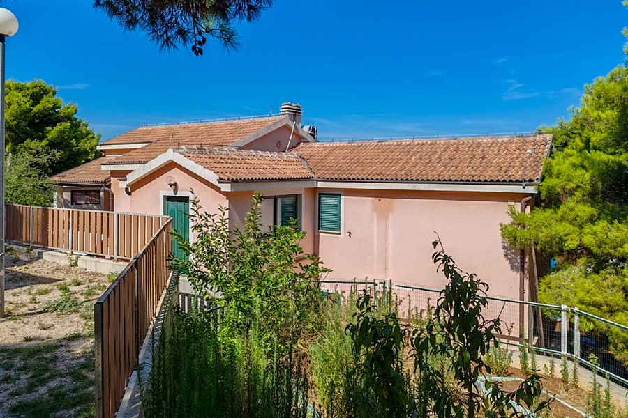 Rückseite des Hauses H3877 in Rogoznica, Dalmatien - Panorama Scouting.