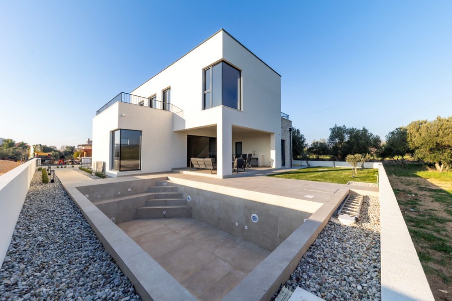 Villa H3880 mit Swimmingpool bei Zadar zum Verkauf.