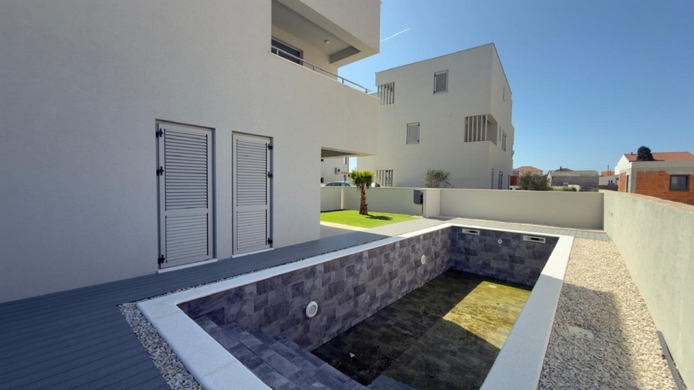Privater Pool im Gartenbereich der Immobilie bei Zadar, H3833