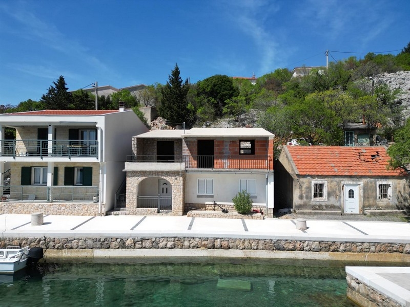 Haus in der 1. Reihe zum Meer zum Kauf.