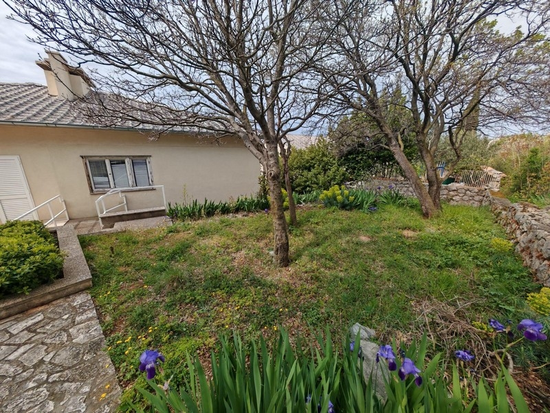 Garten der Immobilie H3893 bei Novi Vinodolski.