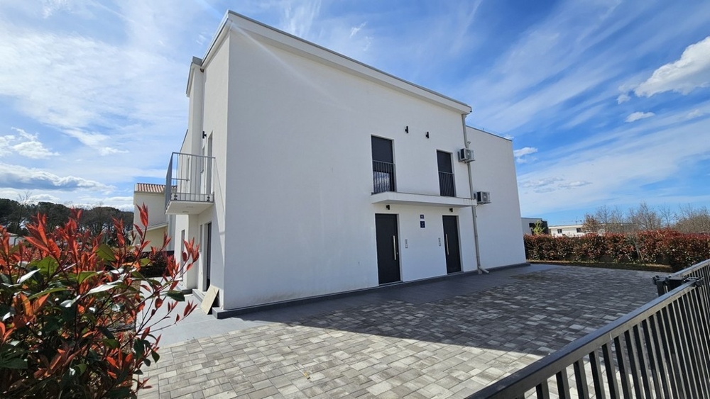 Rückseite des Hauses H3895, das bei Porec in Istrien zum Kauf steht.