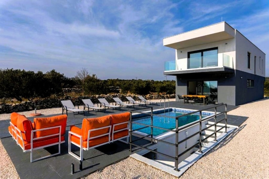 Moderne Villa mit Pool und Meerblick in Dalmatien.