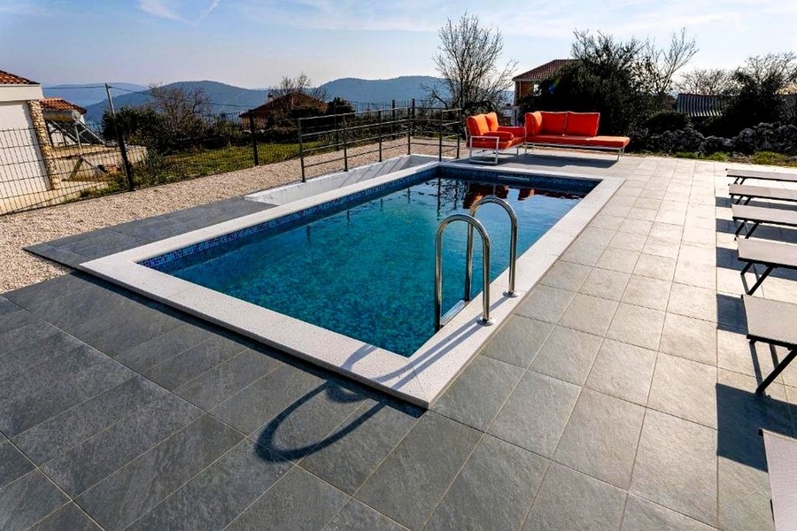 Beheizter Swimmingpool der Immobilie H3900, Kroatien.
