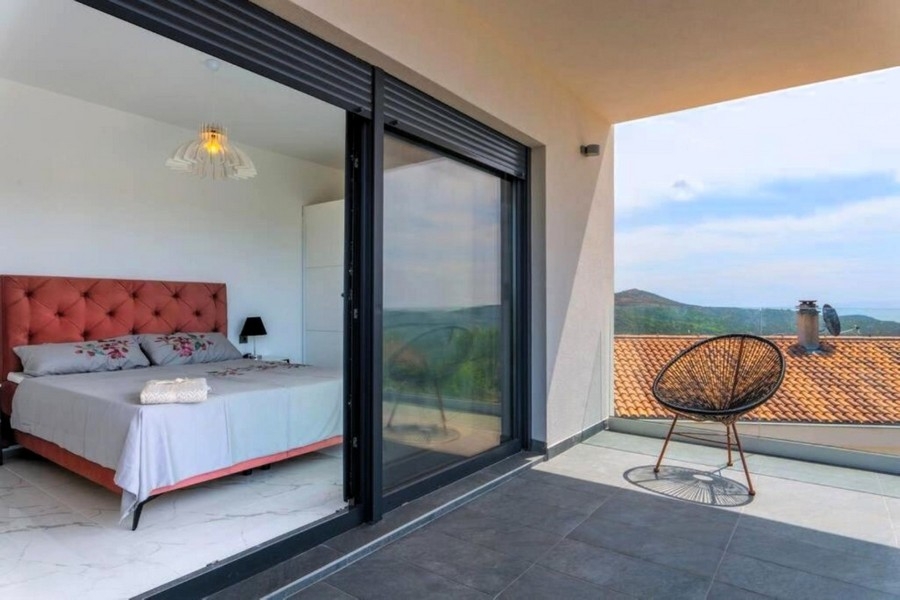 Terrasse und Schlafzimmer