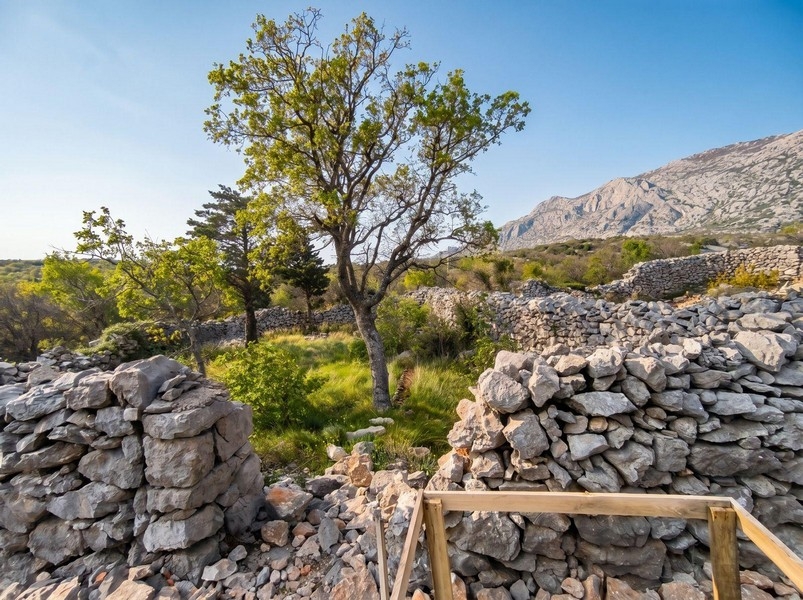 Objekt in mediterraner Lage in Kroatien zum Verkauf.