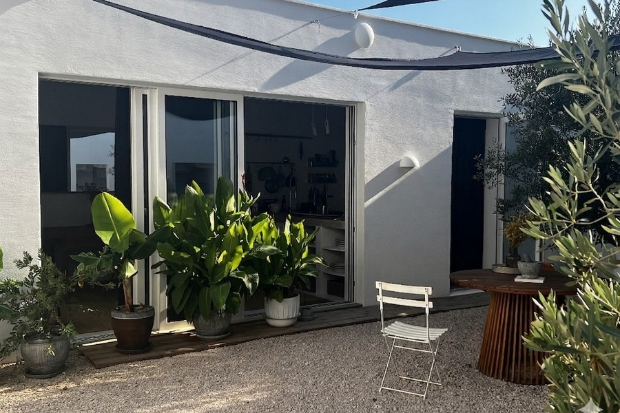 Stilvolle Villa mit mediterranen Pflanzen - Immobilie H3904