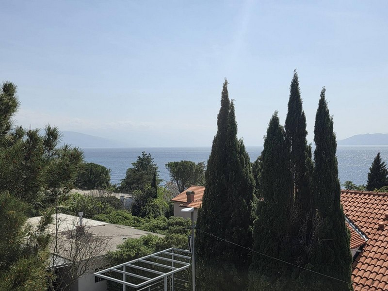 Meerblick über die Küste von Novi Vinodolski