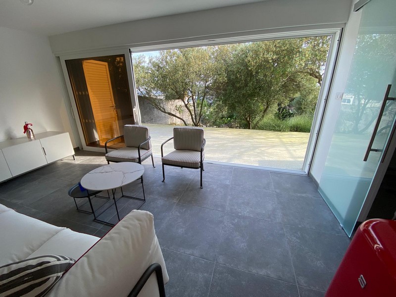 Wohnraum mit direktem Zugang zum Garten