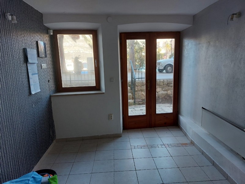 Erdgeschossraum mit Zugang nach außen