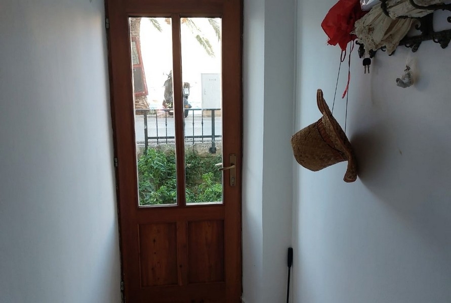 Eingangsbereich mit Holztür