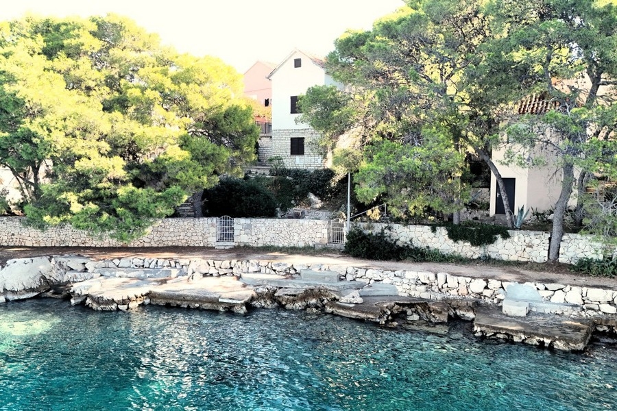 Immobilie H3907 direkt am Meer in Kroatien.