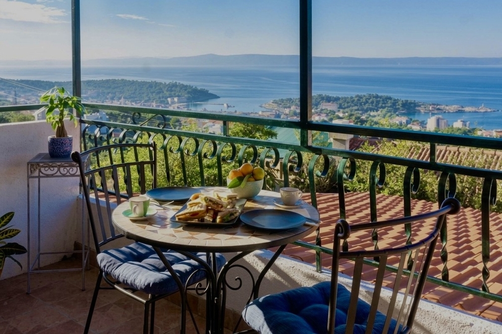 Haus mit schönem Meerblick zum Verkauf in Makarska, Kroatien.