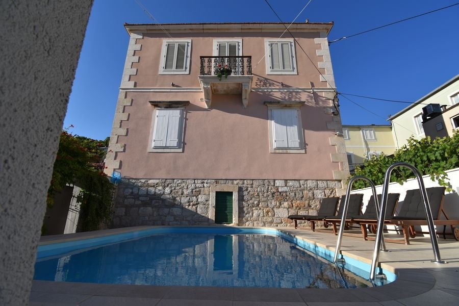 Haus mit Pool in der ersten Reihe zum Meer - Immobilie H3917, Insel Hvar.