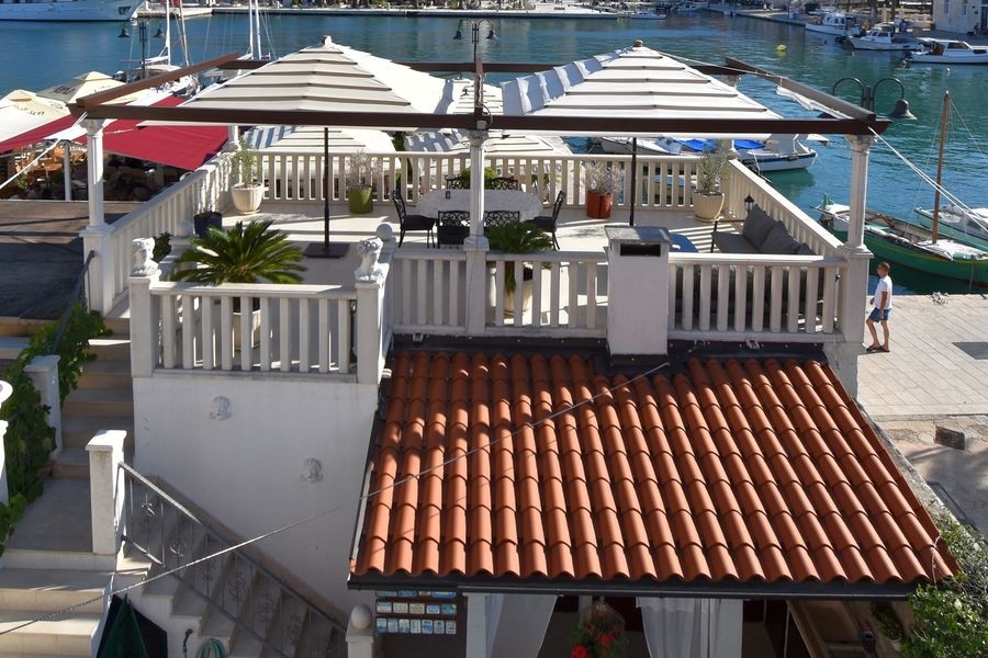 Blick auf das Meer der Immobilie H3197 auf Hvar in Kroatien.