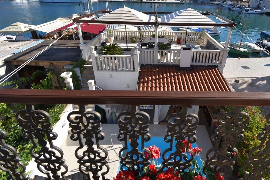 Dachterrasse mit Meerblick und Hafenblick