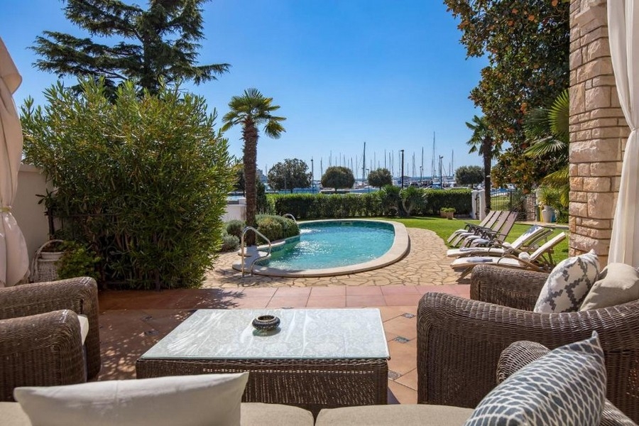 Villa mit Swimmingpool nahe dem Meer in Umag, Istrien.