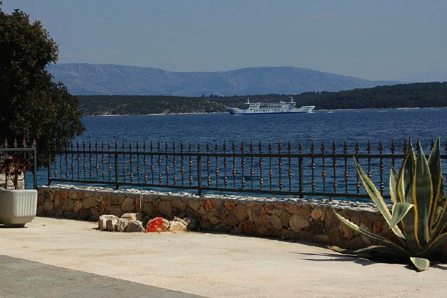 Terrasse mit Blick auf Meer und Küste