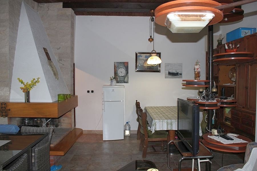 Offener Wohnraum mit Küche und Essbereich