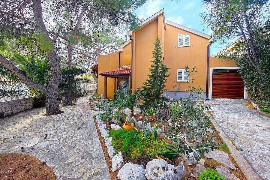 Haus kaufen bei Sibenik in Kroatien - Immobilie H3922