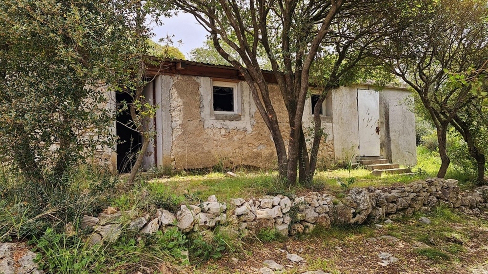 Haus zum Wiederaufbau am Meer.