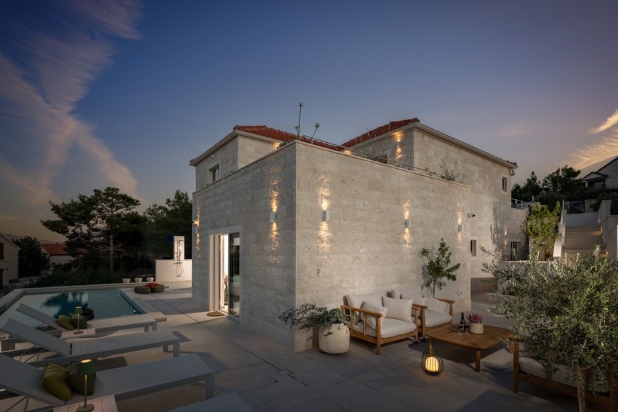 Villa im Naturstein-Stil auf Brac in Kroatien.