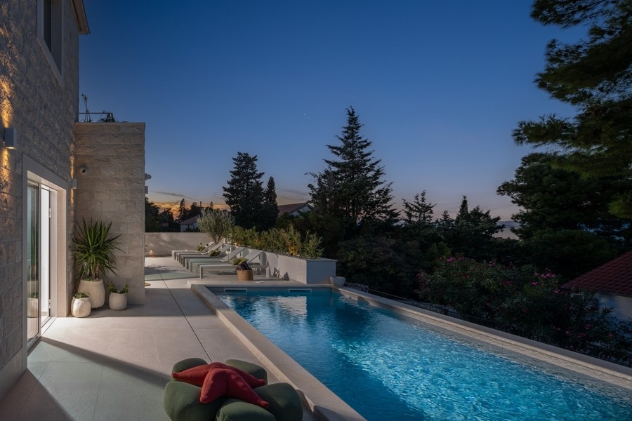 Swimmingpool mit Blick ins Grüne - Objekt H3926.