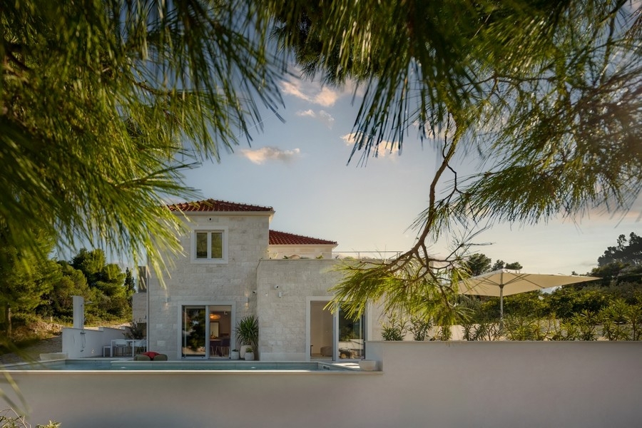 Steinvilla mit Pool und Terrasse auf Brač