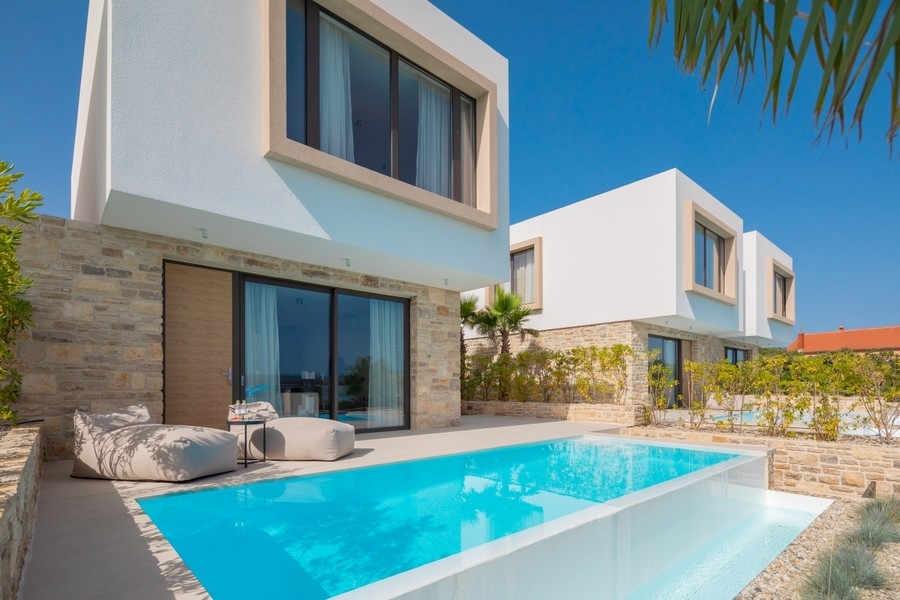 Moderne Villa mit Swimmingpool am Meer, Insel Pasman.