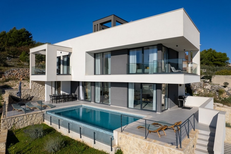 Luxuriöse Villa mit Pool bei Trogir, Dalmatien.