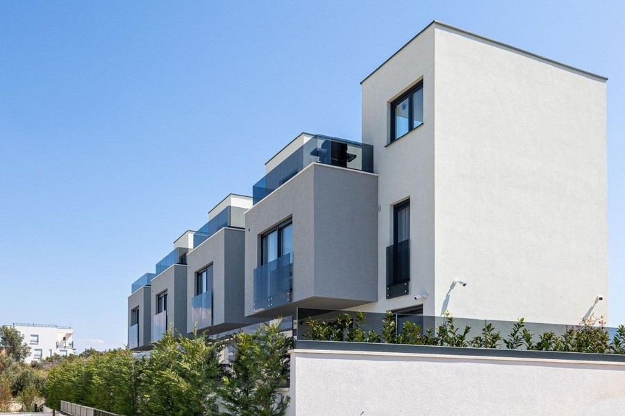 Modernes Neubauhaus mit klarer Architektur in Kroatien