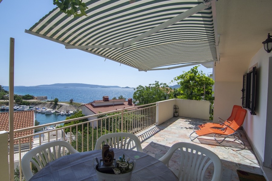 Terrasse mit Meerblick des Angebots H3934 auf Ciovo in Kroatien