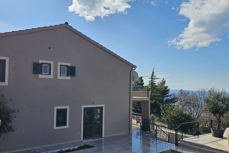 Haus mit Meerblick und Terrasse in Podstrana