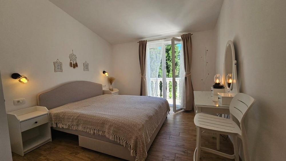 Schlafzimmer mit Balkonzugang