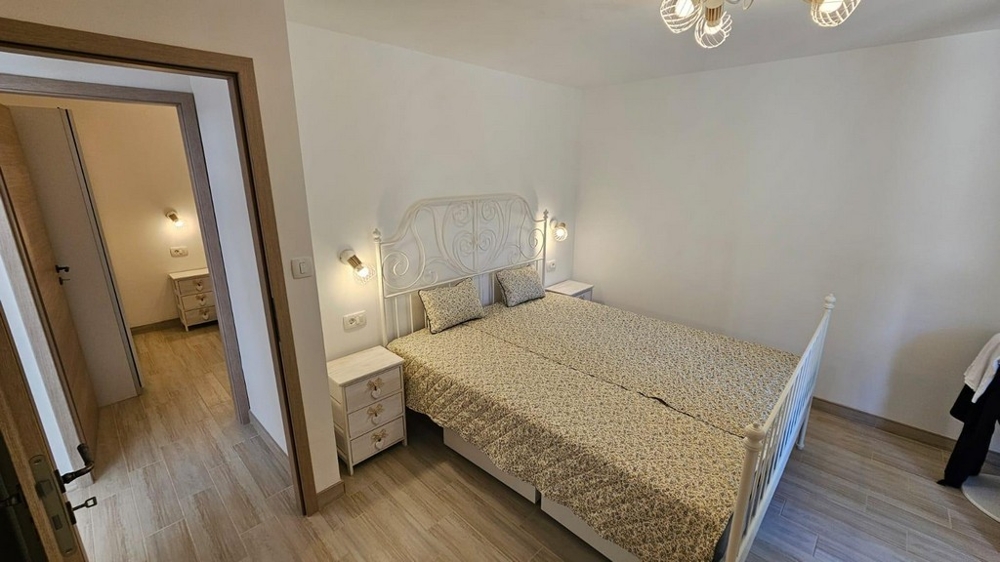 Schlafzimmer mit Doppelbett
